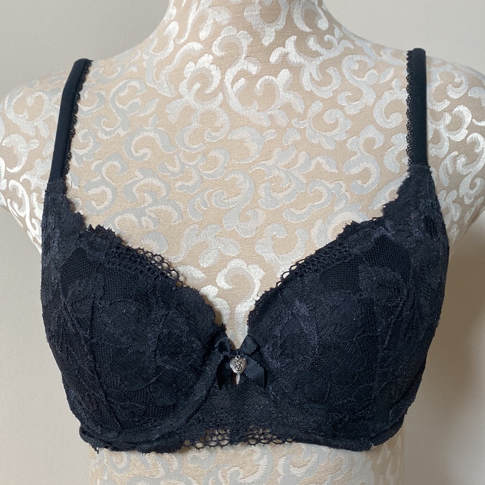 Victoria’s Secret Body By Victoria Lace Bra